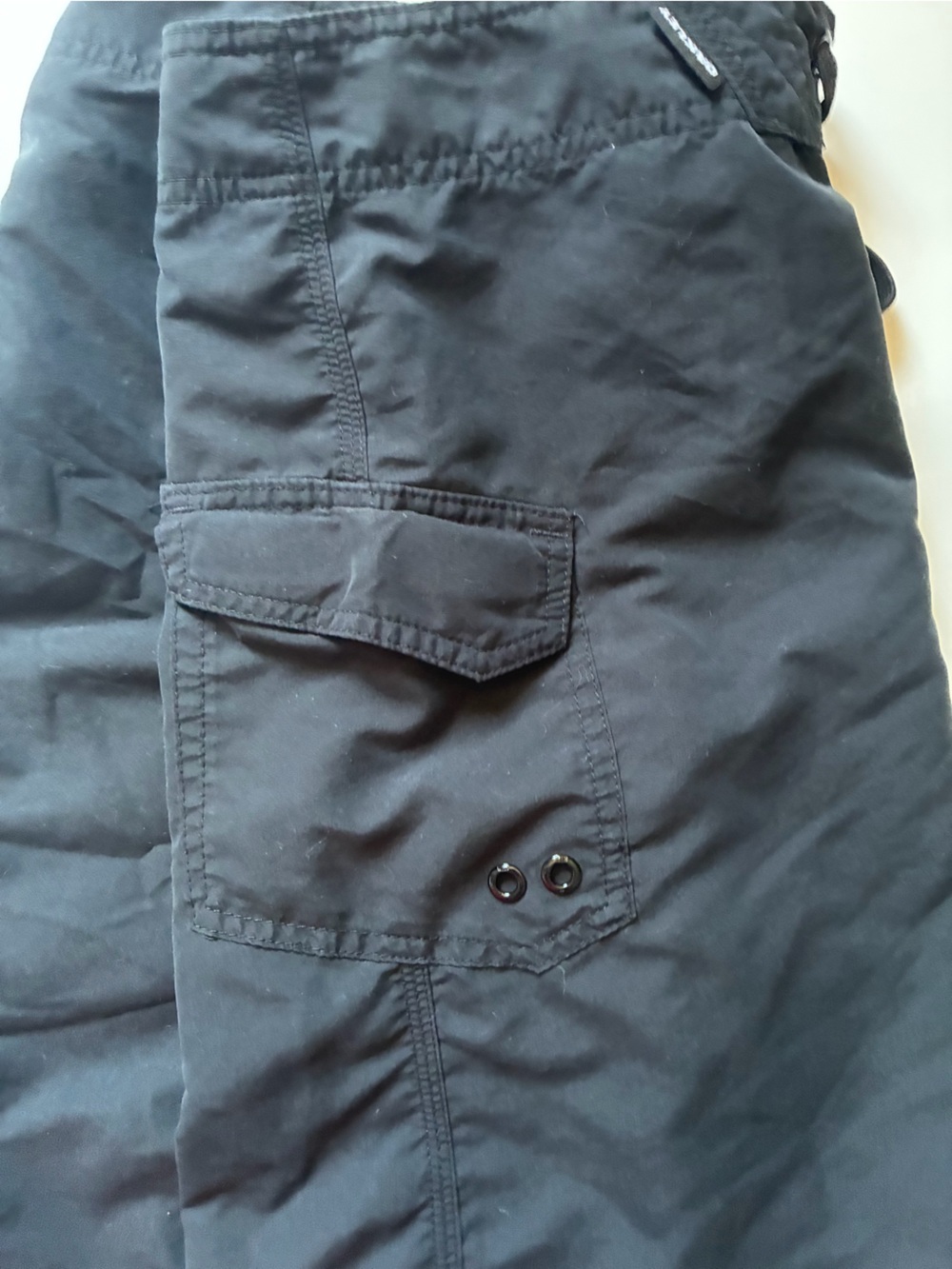 Y2K Men's Black Oakley Drawstring Cargo Swim Shorts - Size 30 - Picture 6 of 6